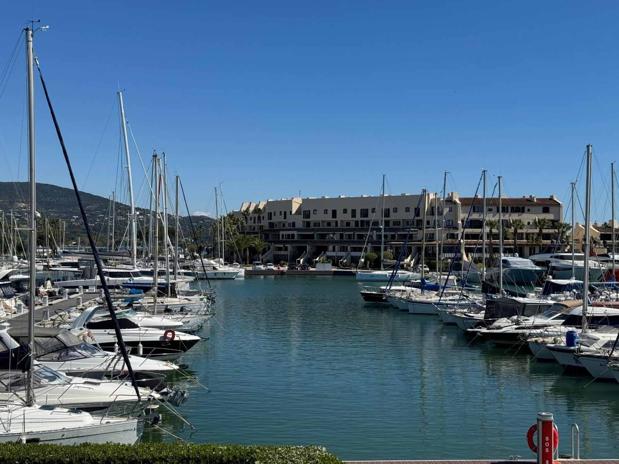 Les Marines De Cogolin Apartment Bagian luar foto