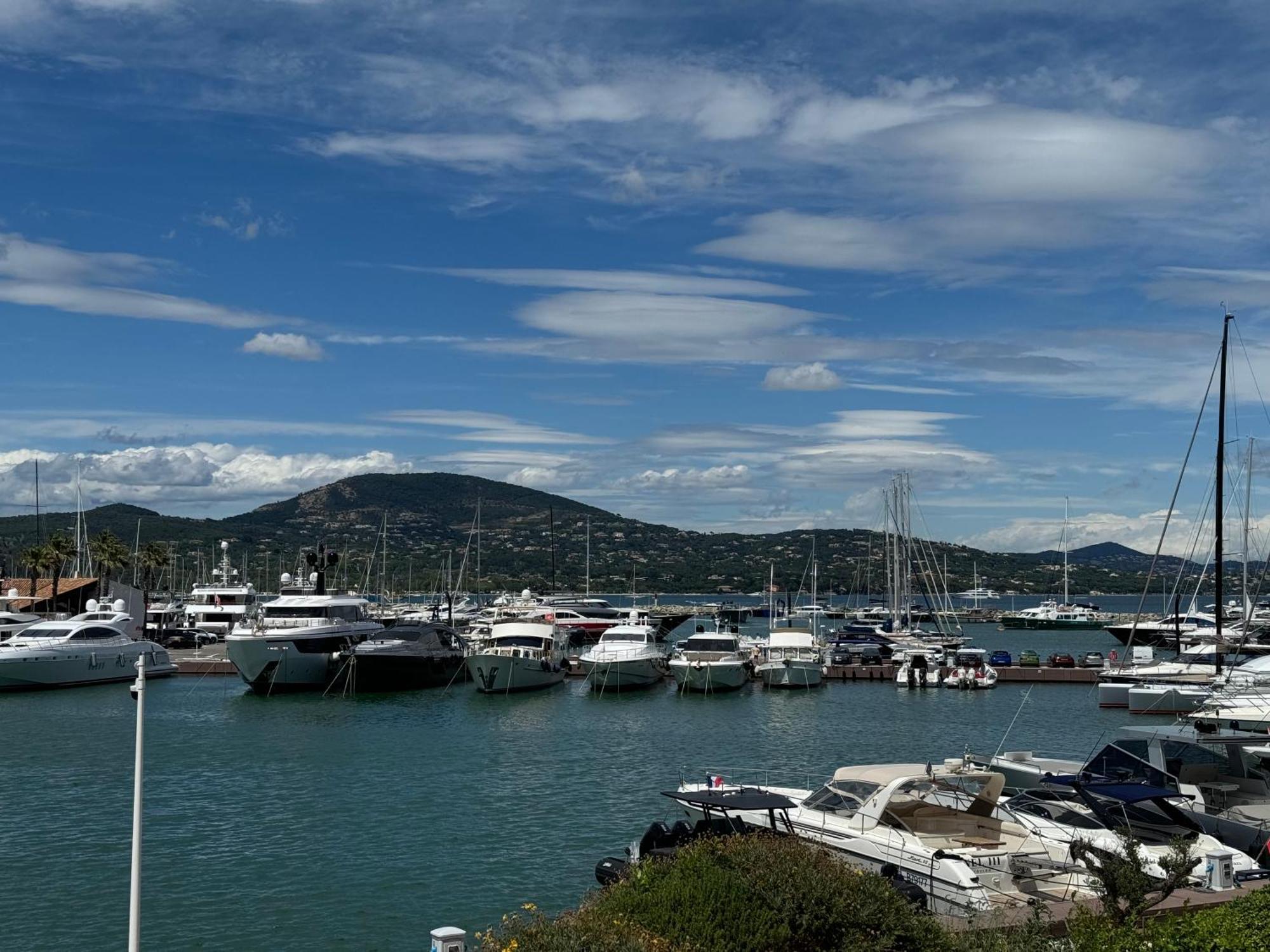 Les Marines De Cogolin Apartment Bagian luar foto